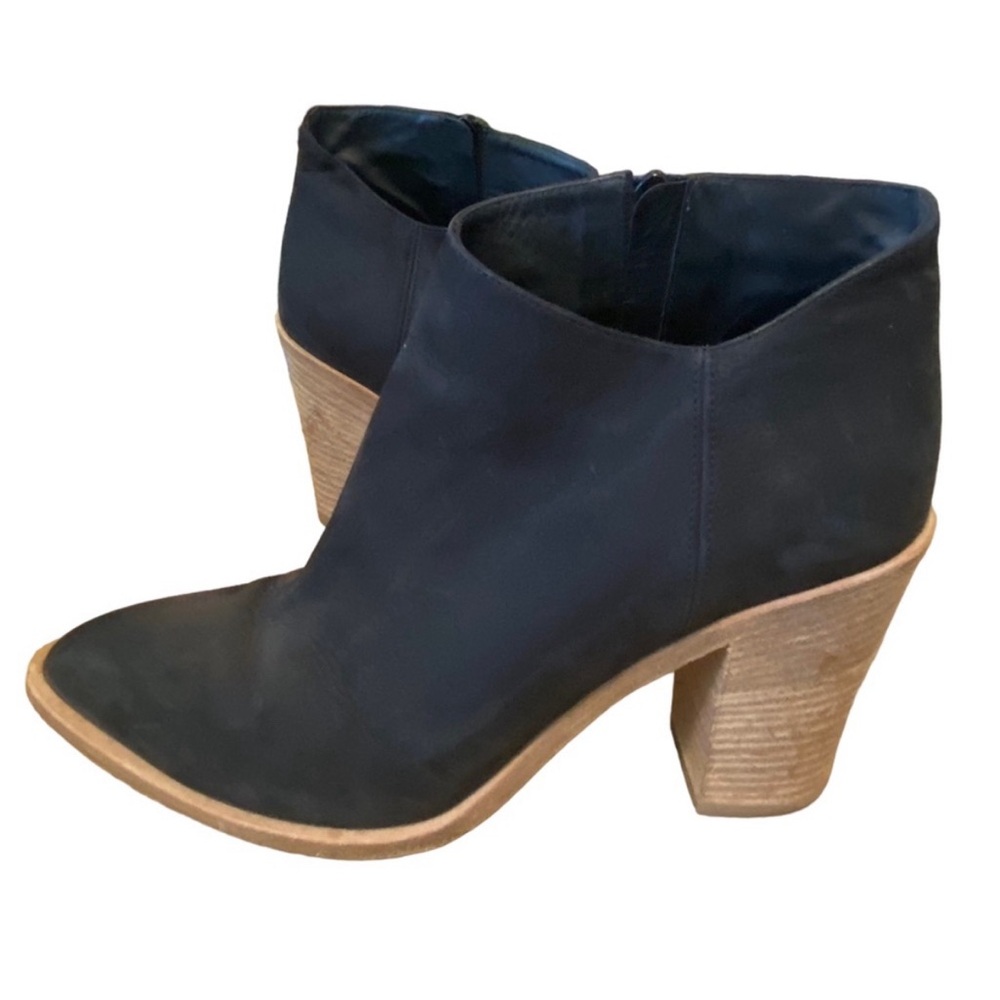 VINCE SZ 8.5 BLACK Suede BOOTIES